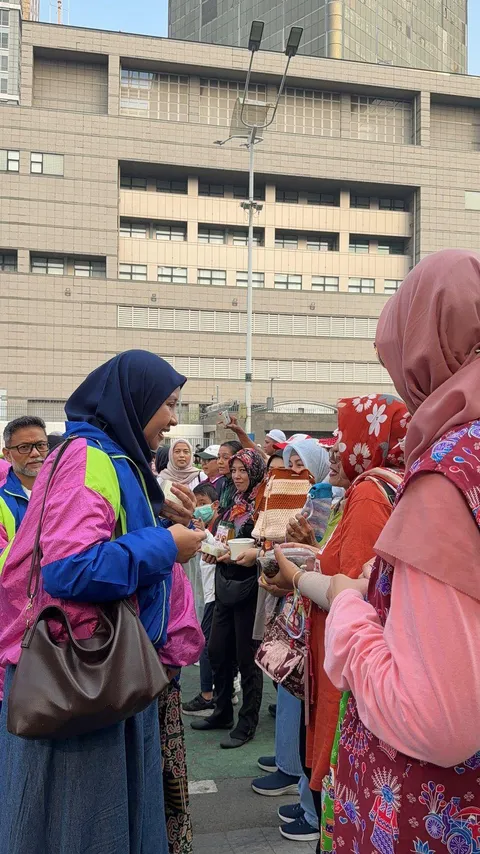 Peserta berbincang di antara stan pada inaugurasi PFpreneur 2026