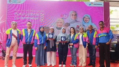 Foto bersama peserta dan panitia di panggung inaugurasi PFpreneur 2026