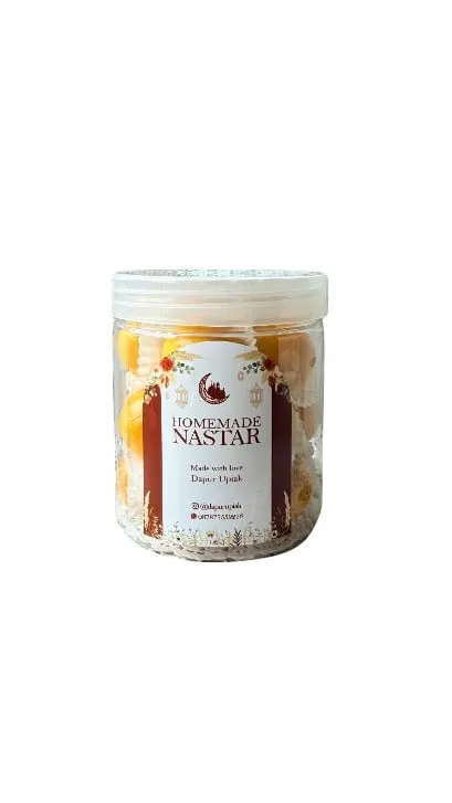 Toples plastik Homemade Nastar berisi kue nastar dengan label merah putih bertuliskan Dapur Upiak