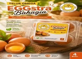 Poster Telur Omega EGGstra Bahagia berisi kemasan isi 4 butir dan keterangan ayam sehat