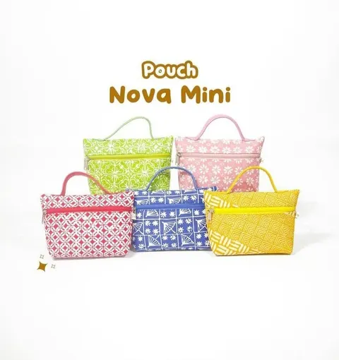 Lima pouch kecil bergagang warna hijau, merah muda, merah, biru dan kuning dengan tulisan Pouch Nova Mini