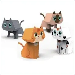 Empat papercraft 3D kucing berwarna abu, oranye, cokelat muda dan putih bertotol hitam di latar putih