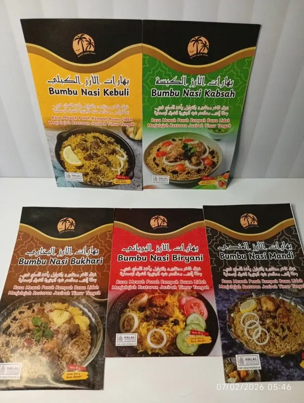 Lima sachet Bumbu Nasi Kebuli, Kabsah, Bukhari, Biryani, dan Mandi berlatar putih, dengan cap tanggal di sudut