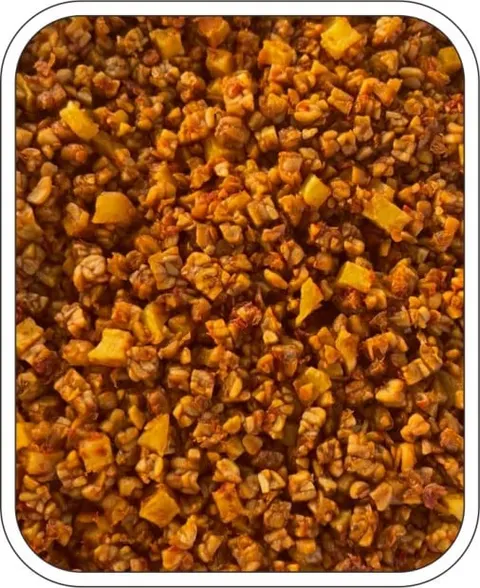 Sambal tempe kentang berupa potongan kecil tempe dan kentang berbumbu merah kecokelatan