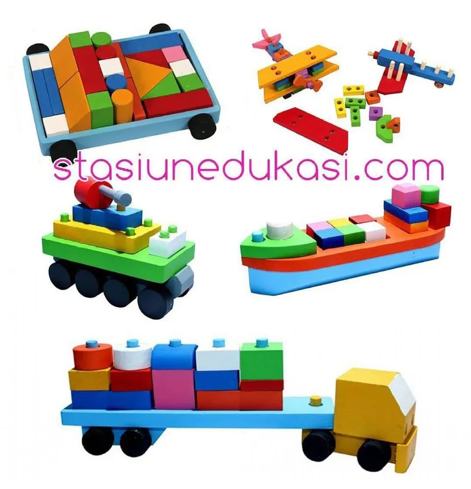 Mainan kayu warna-warni berupa gerobak balok, pesawat rakitan, truk, kapal dan truk trailer bermuatan balok
