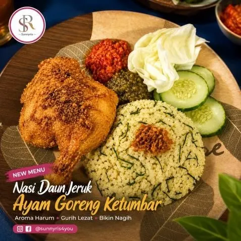 Ayam goreng ketumbar dan nasi daun jeruk dengan sambal, kol dan timun, bertuliskan New Menu