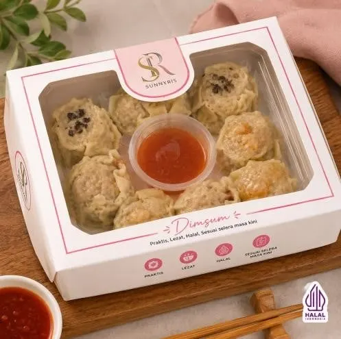 Kotak putih berjendela berisi dimsum dan saus sambal, berlabel Sunnyris dan Dimsum